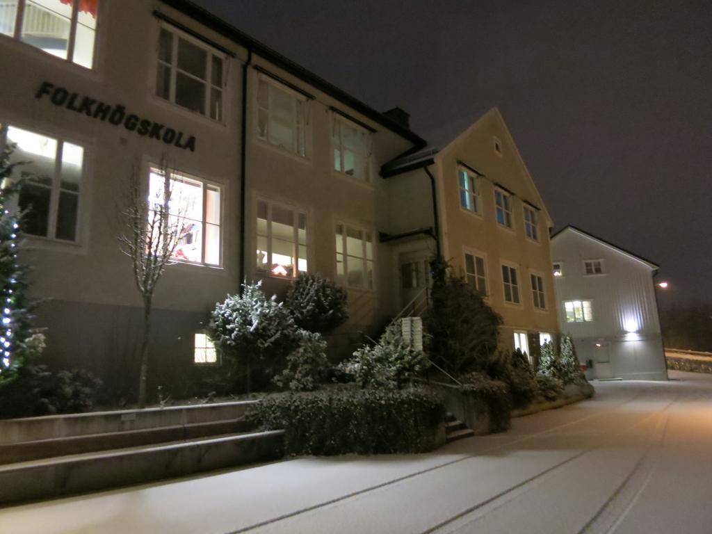 Vaernamo Folkhoegskolas Vandrarhem Exterior photo