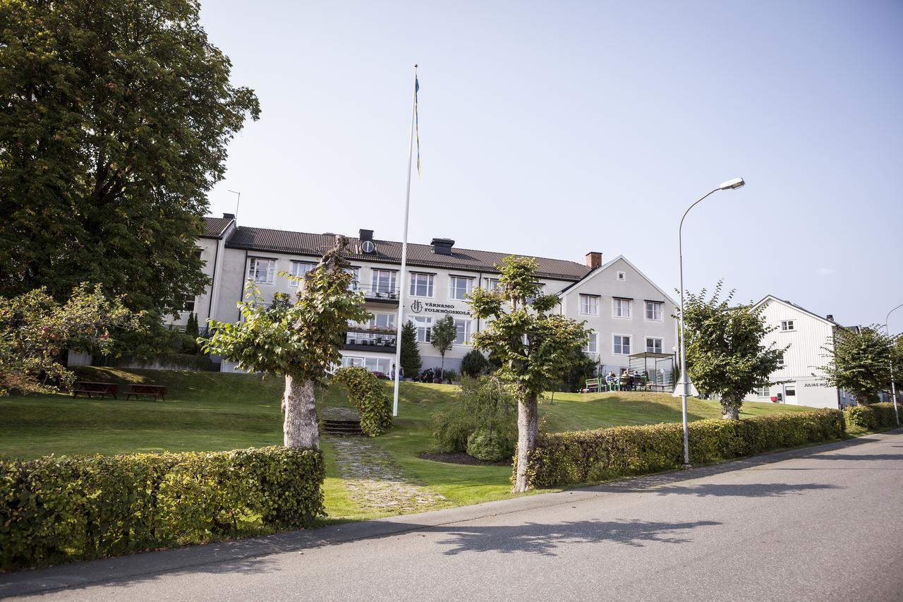 Vaernamo Folkhoegskolas Vandrarhem Exterior photo