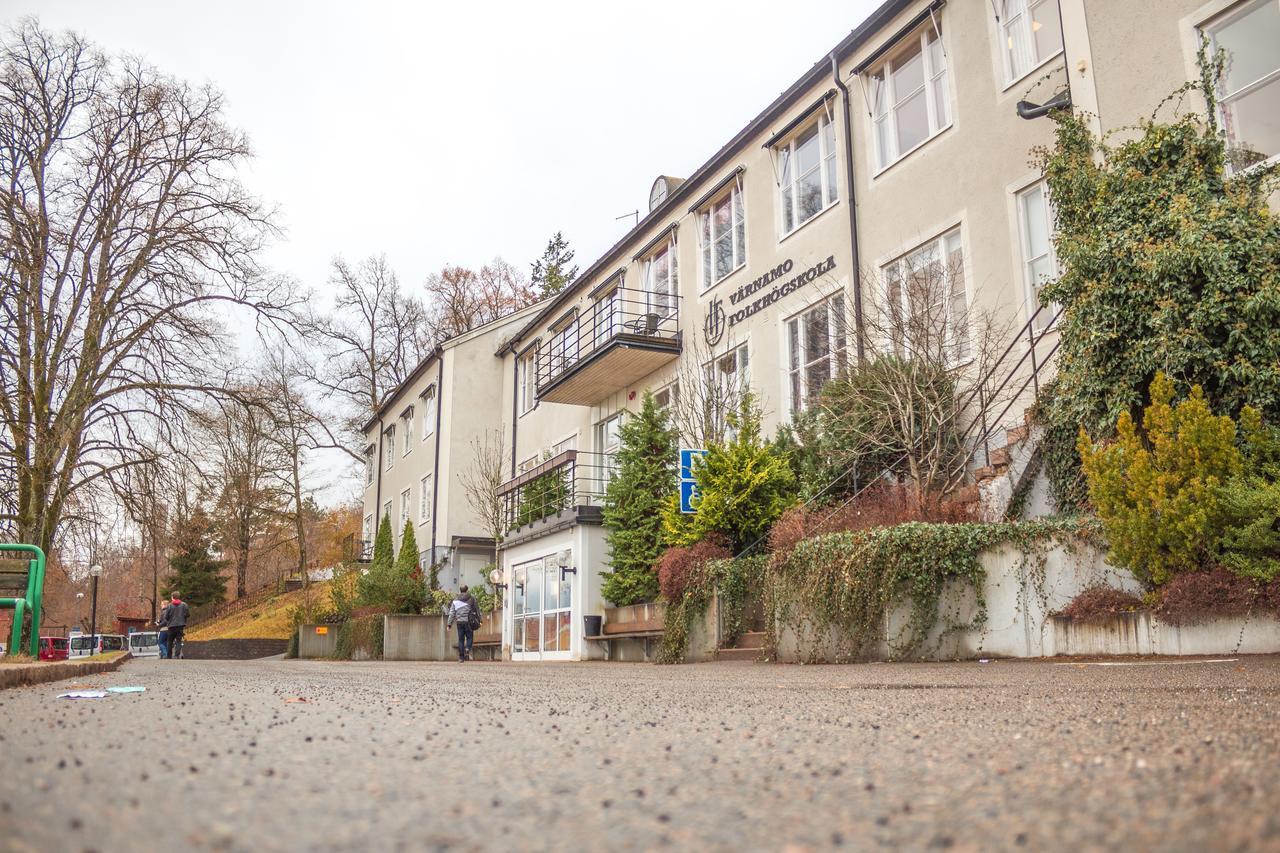 Vaernamo Folkhoegskolas Vandrarhem Exterior photo